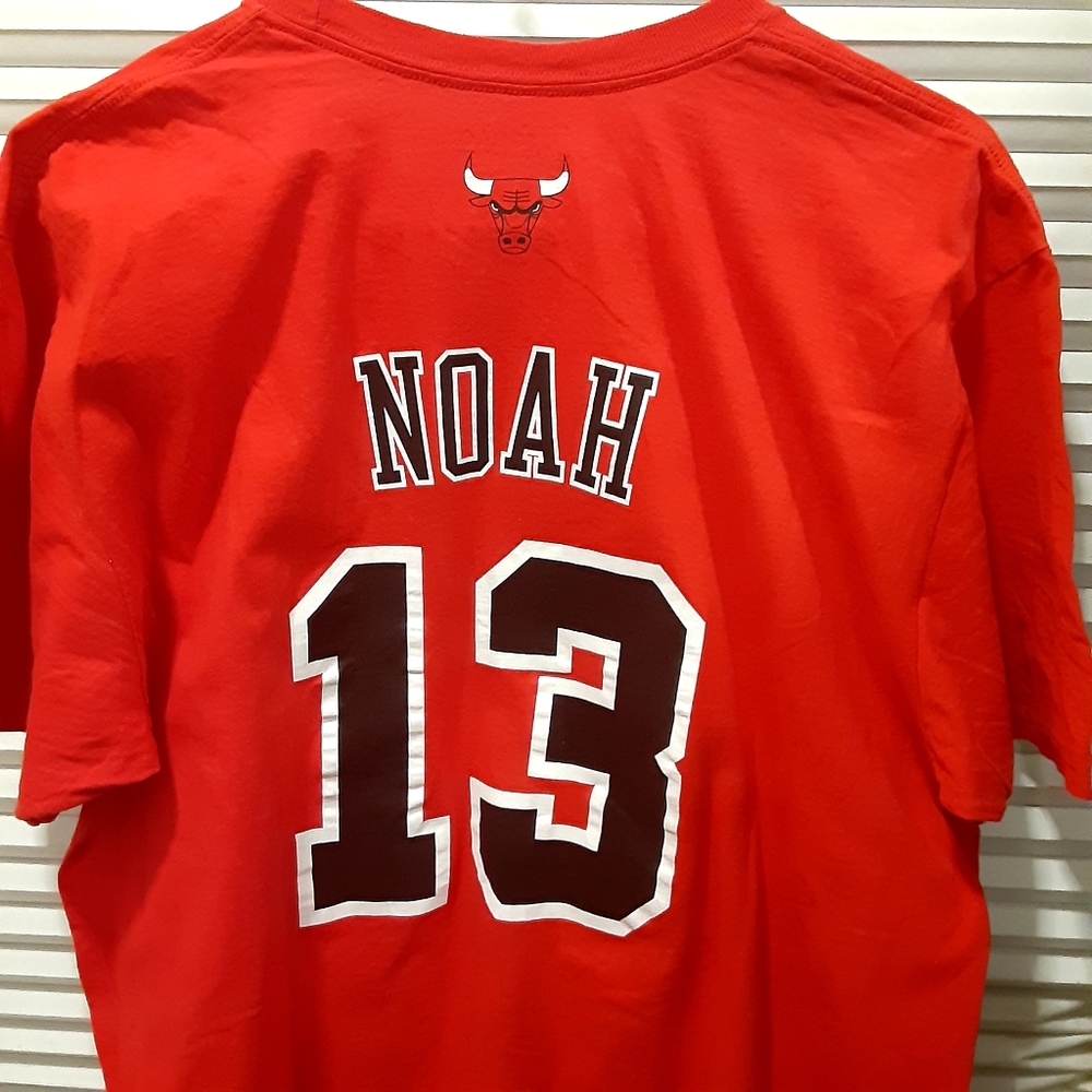 Chicago bulls short Sleeve tshirt. Size medium - Picture 9 of 10